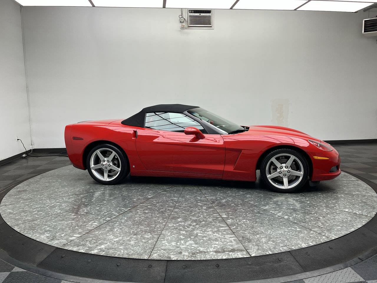 Used 2006 Chevrolet Corvette Convertible w/ Preferred Equipment Group RWD image 27