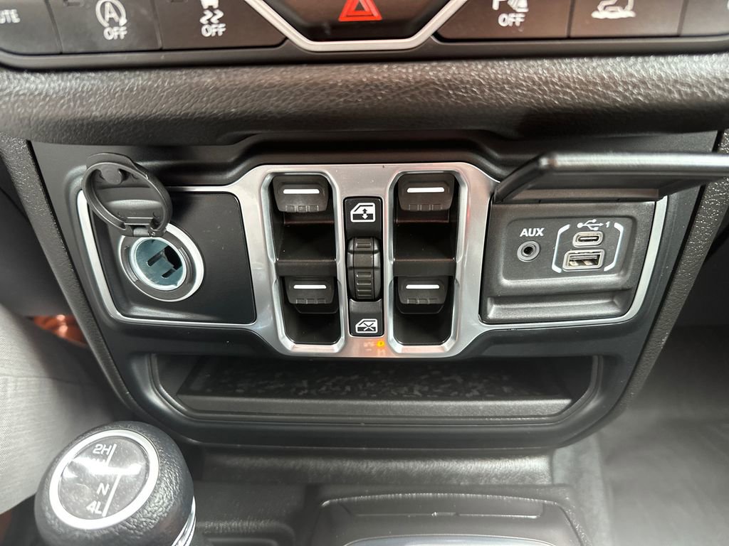 Used 2024 Jeep Gladiator Sport image 15