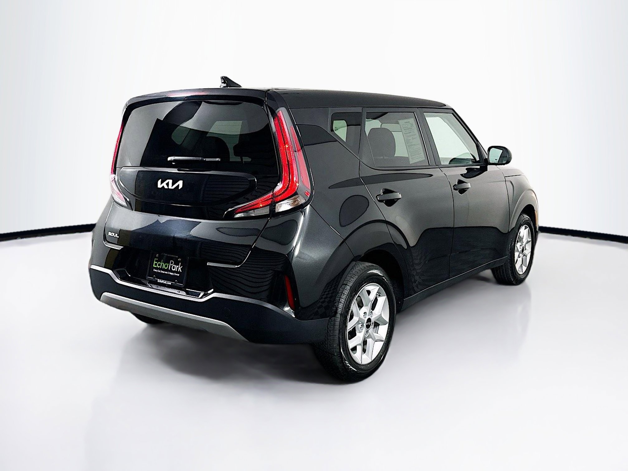 Used 2025 Kia Soul LX w/ LX Technology Package FWD image 9