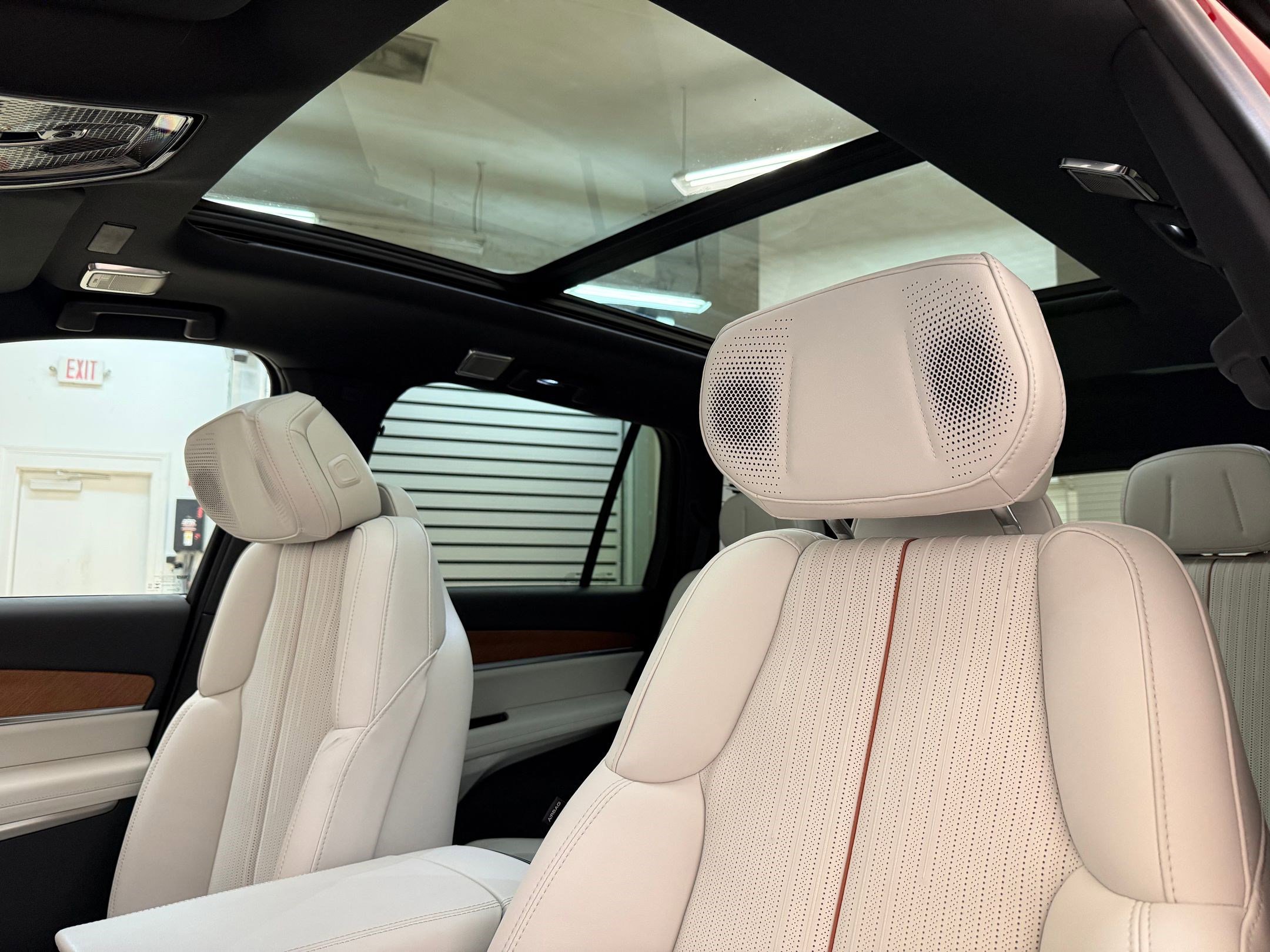 New 2026 Cadillac Vistiq Sport image 16
