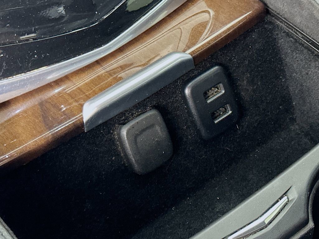 Used 2020 Cadillac Escalade Luxury w/ Escalade Sport Edition image 32