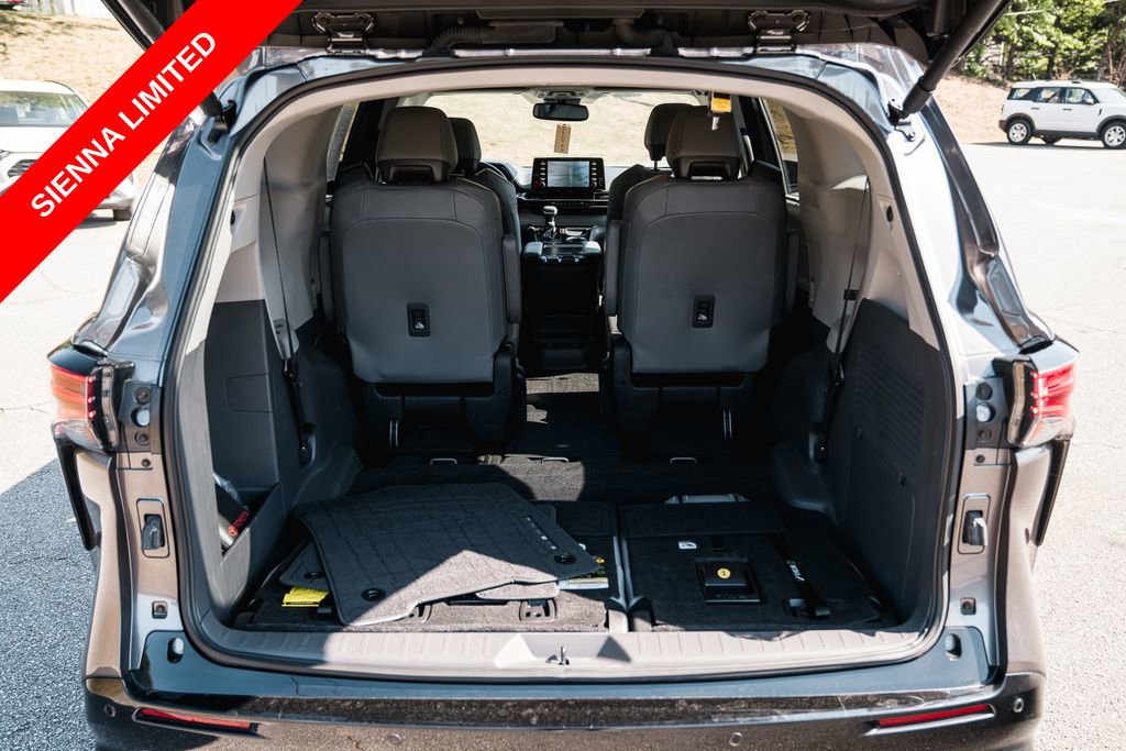 Certified 2023 Toyota Sienna Limited FWD image 7