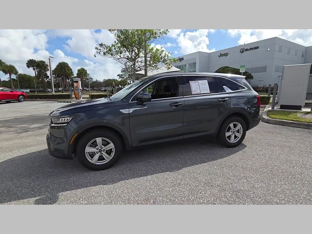 Used 2022 Kia Sorento LX image 39