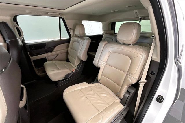 Used 2022 Lincoln Navigator Reserve AWD/4WD image 18