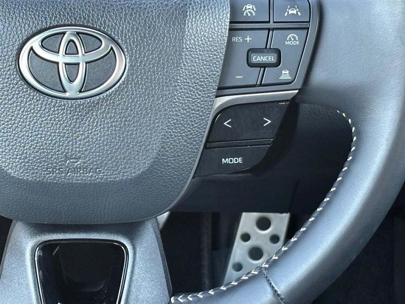 Used 2025 Toyota Camry SE image 19