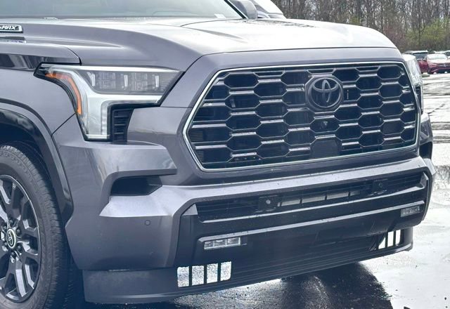 Used 2024 Toyota Sequoia Platinum image 2