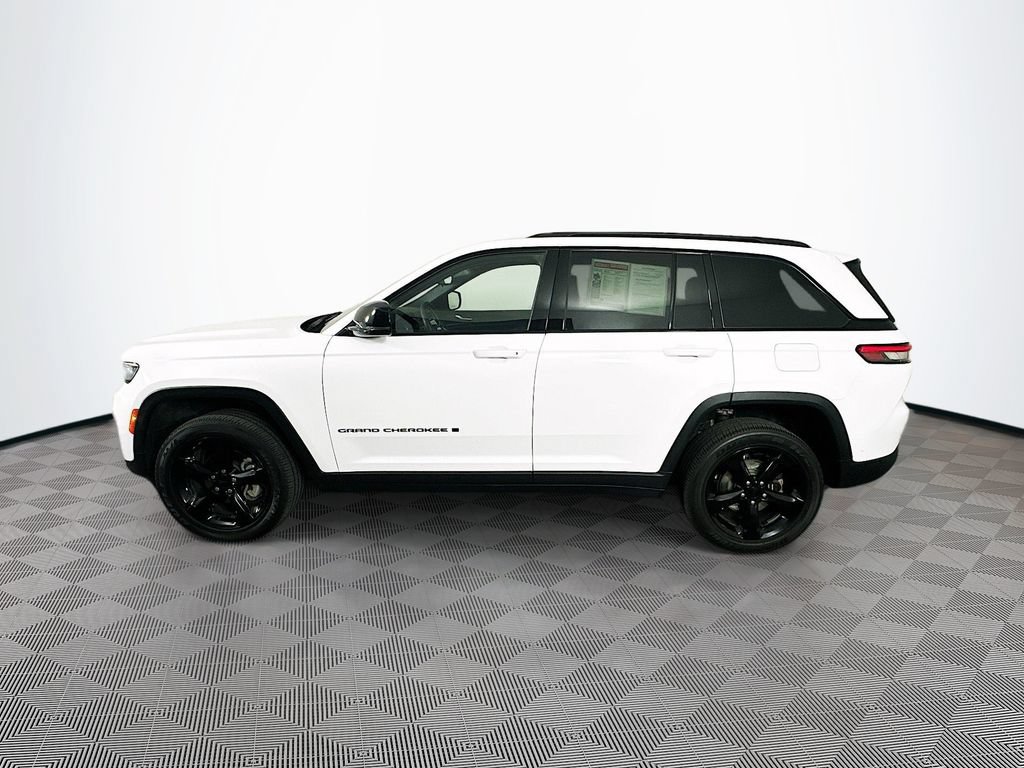 Certified 2023 Jeep Grand Cherokee Altitude AWD/4WD image 7