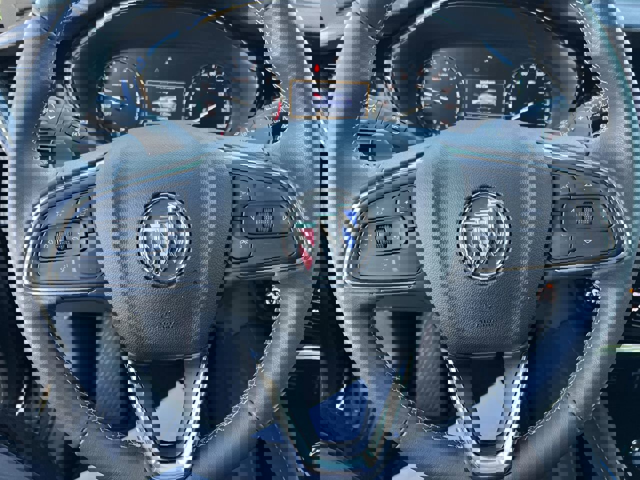 Used 2023 Buick Envision Preferred image 18