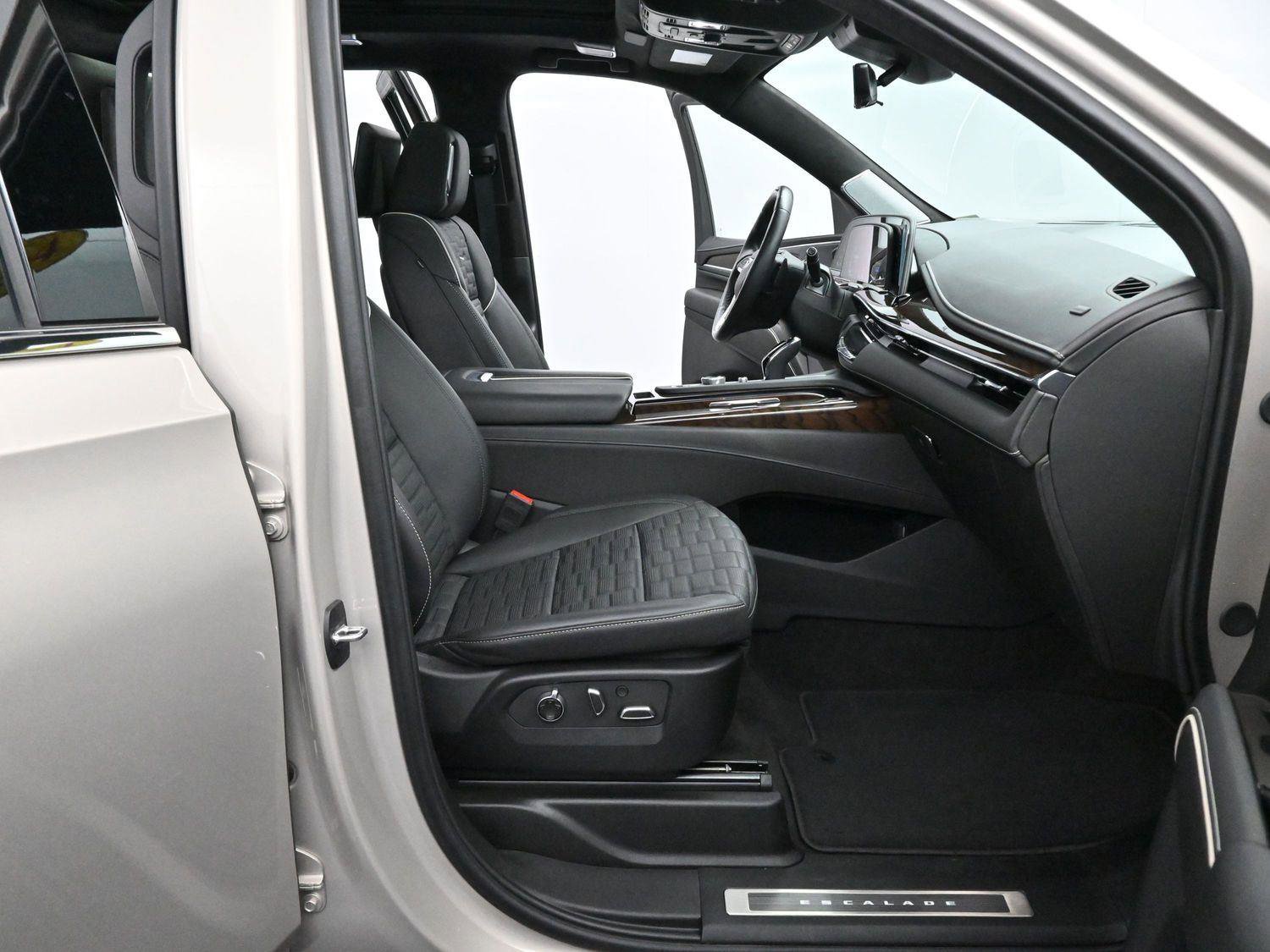 Certified 2024 Cadillac Escalade ESV Premium Luxury Platinum w/ Heavy-Duty Trailer Package image 36