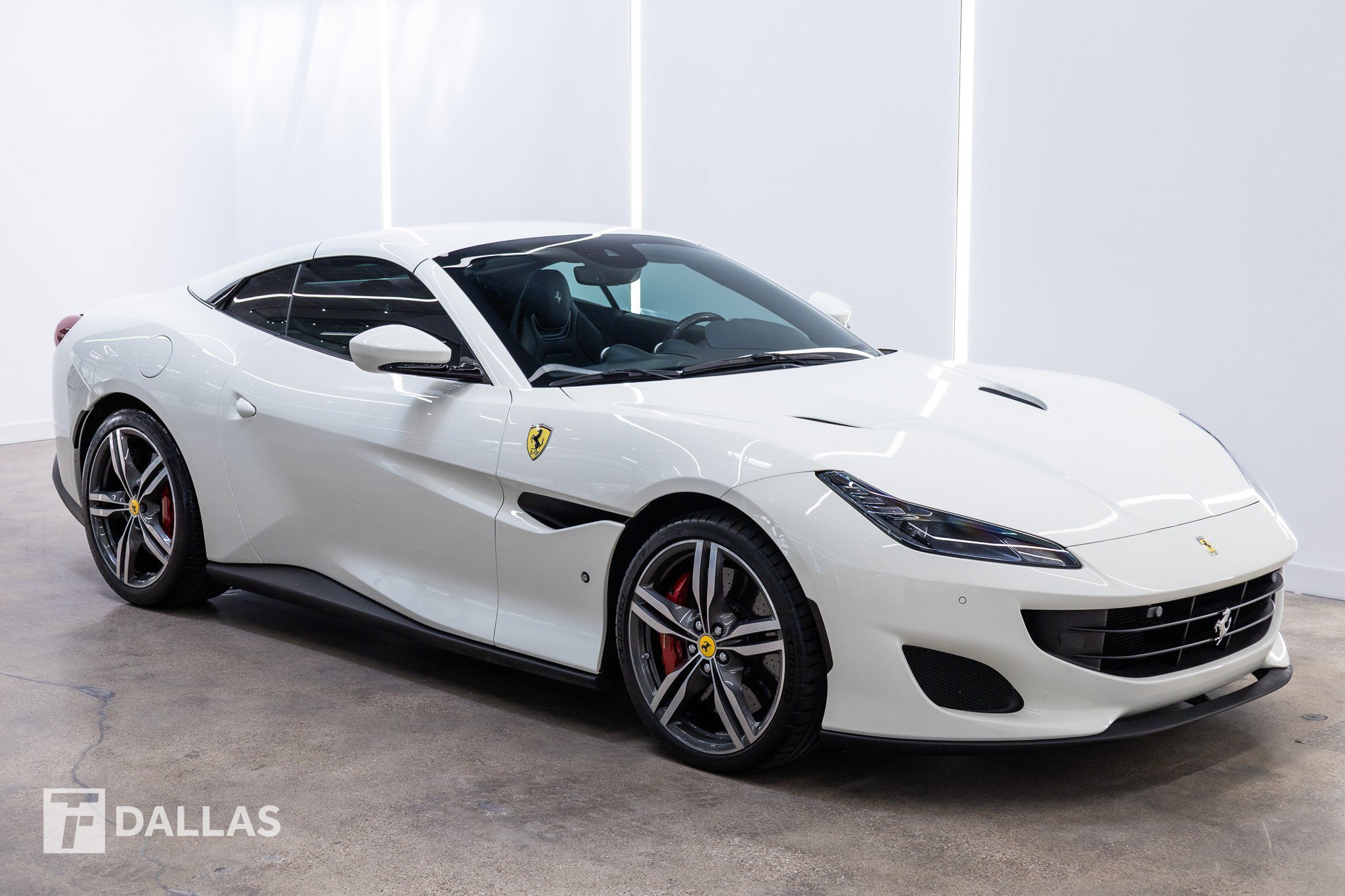 Used 2020 Ferrari Portofino RWD image 16
