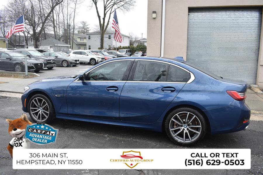 Used 2022 BMW 330e w/ Premium Package image 9