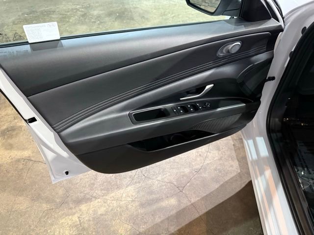 New 2025 Hyundai Elantra Limited image 9