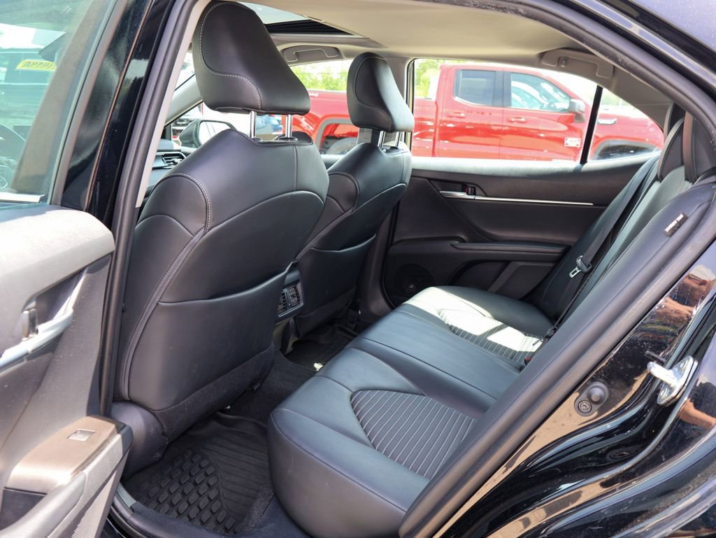 Used 2021 Toyota Camry SE w/ Cold Weather Package FWD image 10