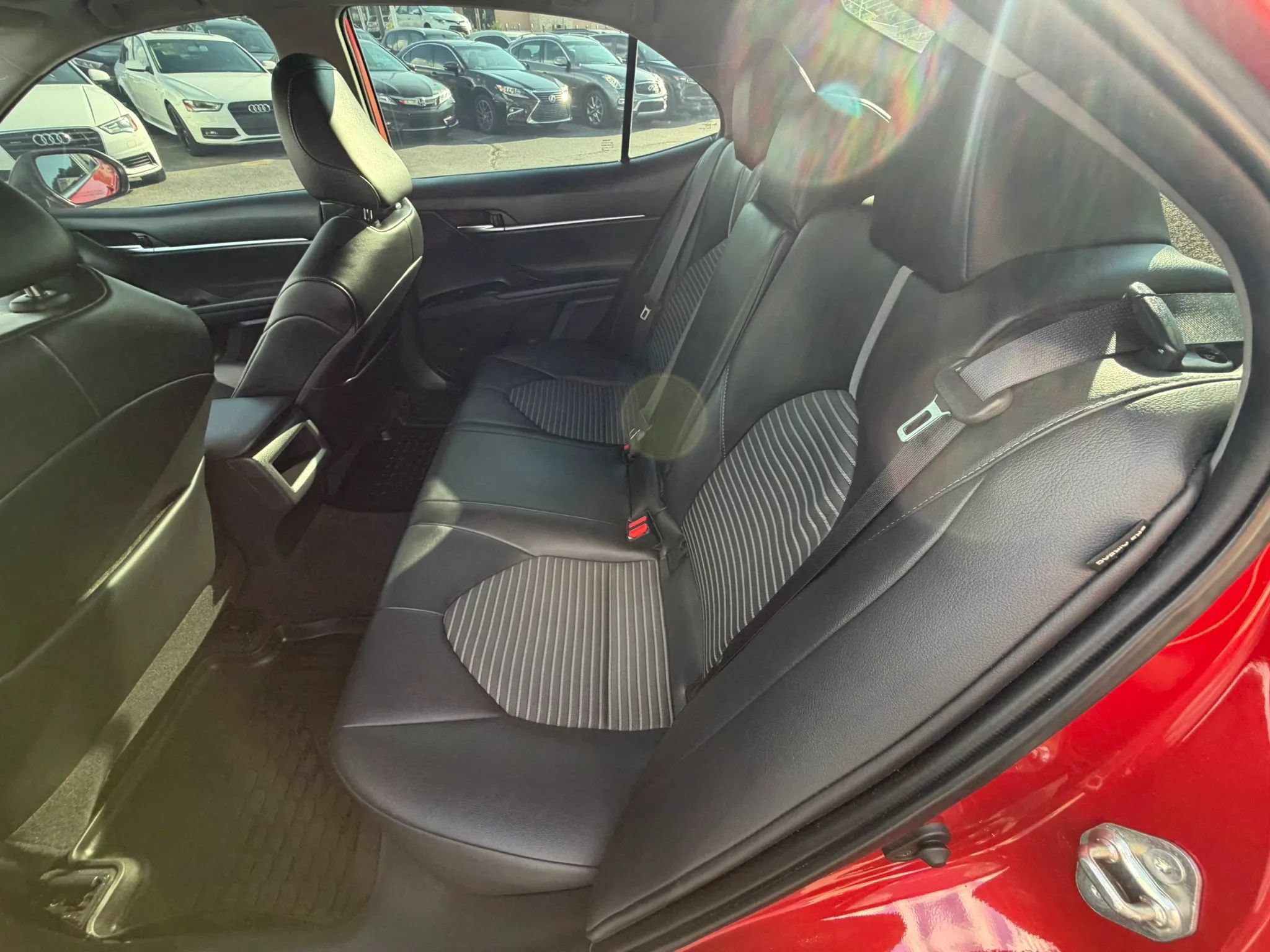 Used 2020 Toyota Camry SE w/ Convenience Package FWD image 19