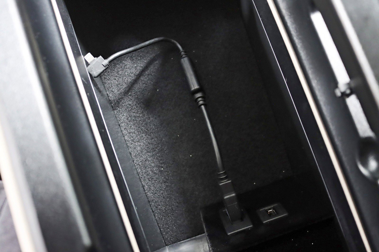 Used 2015 Mercedes-Benz E 350 E 350 4MATIC-Premium 1 Package w/ Premium 1 Package image 31