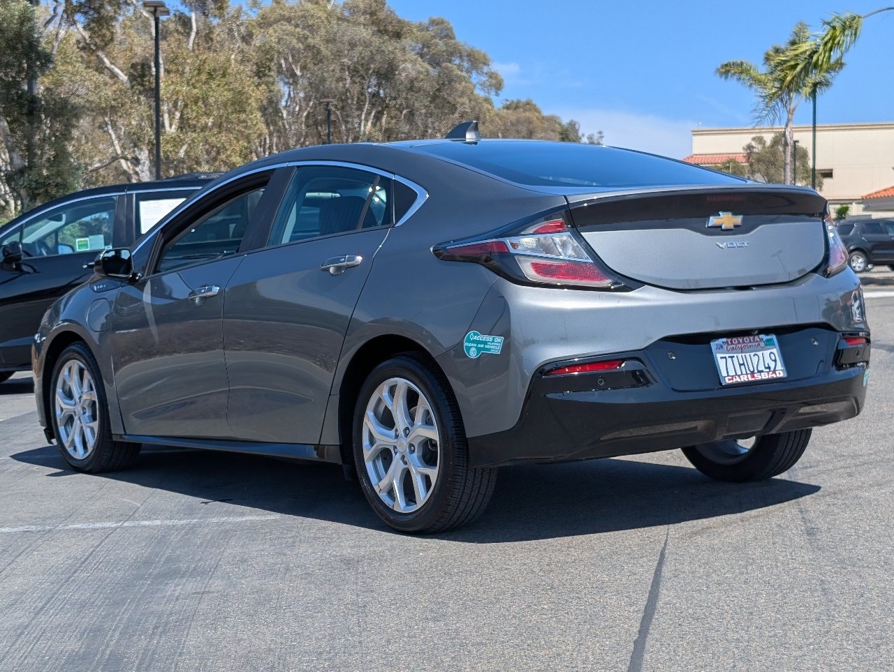 Used 2017 Chevrolet Volt Premier w/ Driver Confidence Package FWD image 12