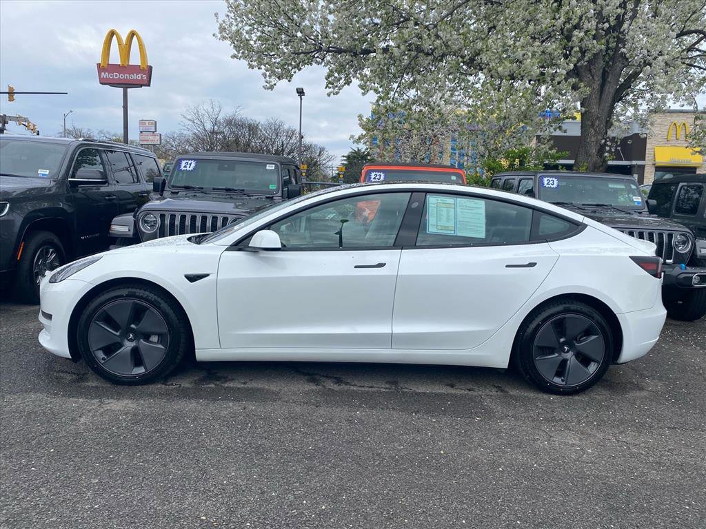 Used 2023 Tesla Model 3 Standard Range image 2