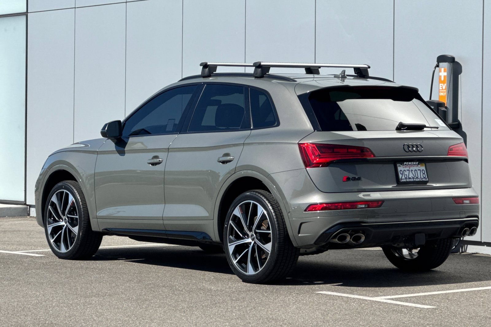 Used 2023 Audi SQ5 Prestige w/ Prestige Package AWD/4WD image 3