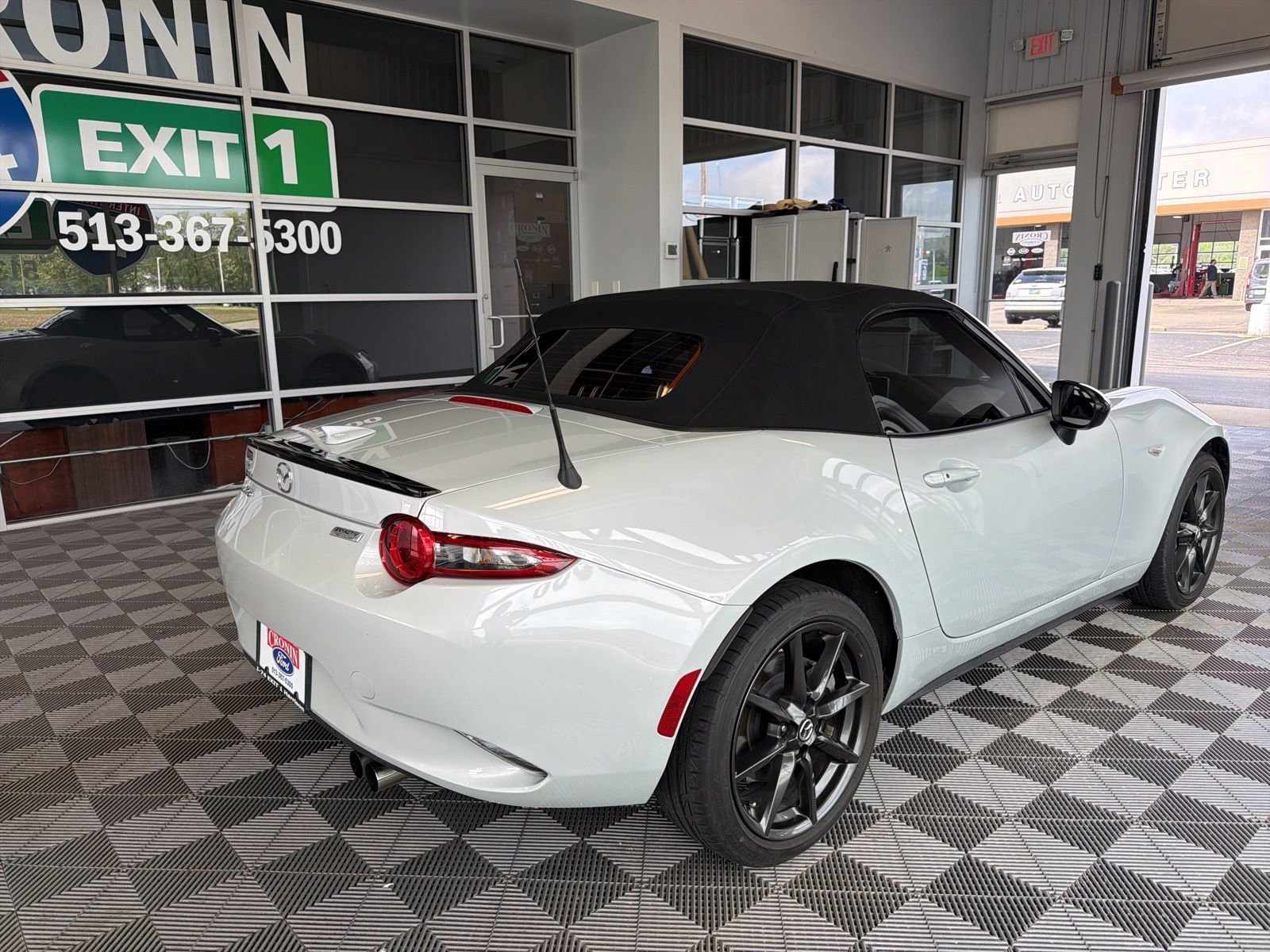 Used 2016 MAZDA MX-5 Miata Club RWD image 6
