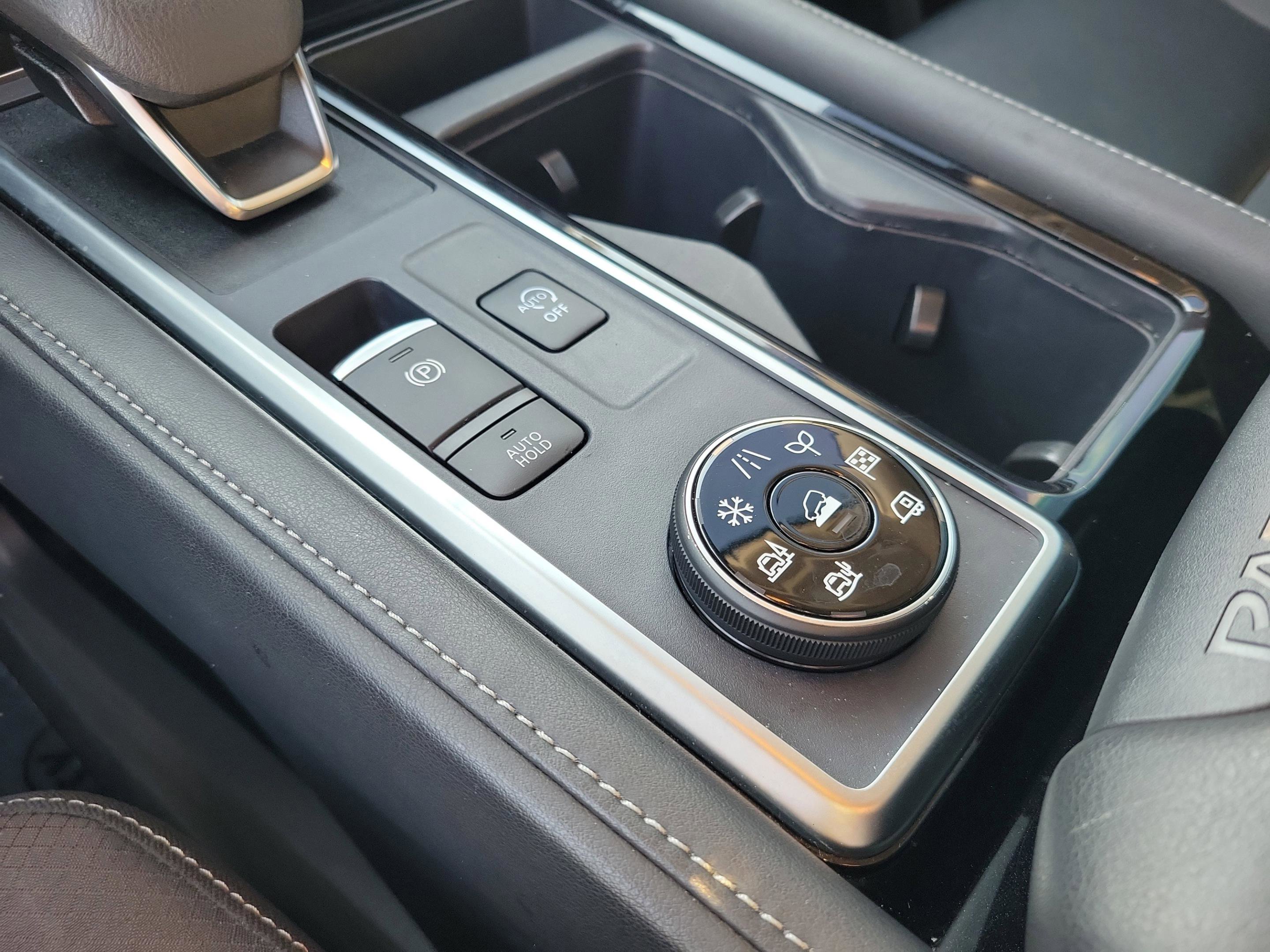 Certified 2024 Nissan Pathfinder SL image 37