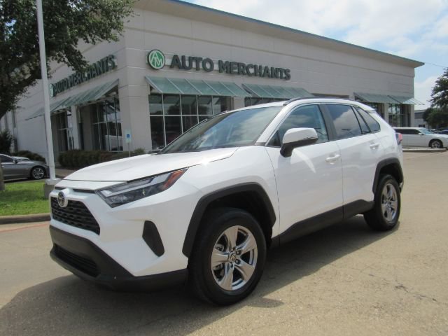 Used 2025 Toyota RAV4 XLE image 1