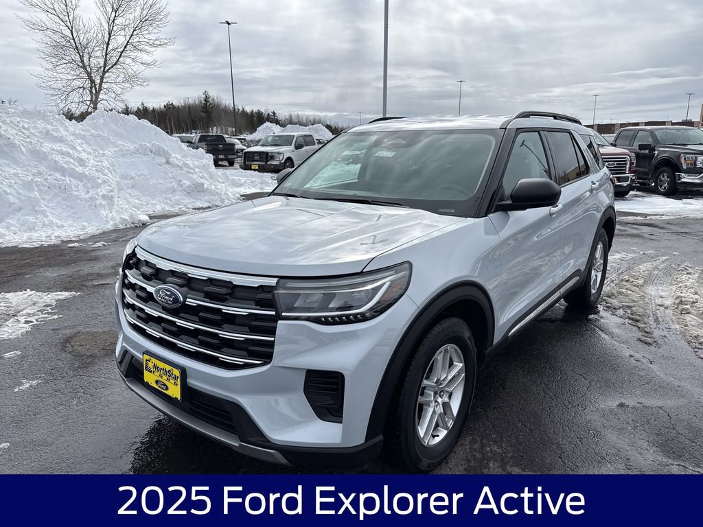 Used 2025 Ford Explorer Active image 3