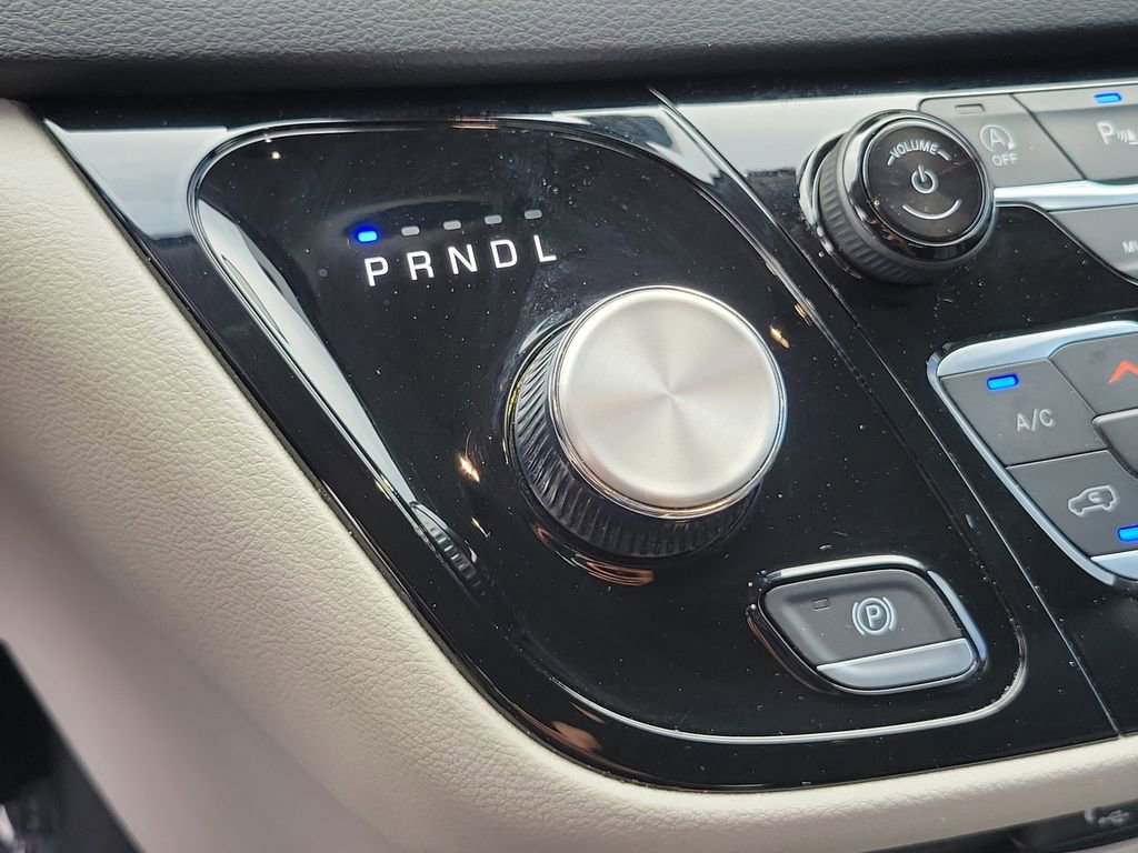 Used 2024 Chrysler Pacifica Touring-L FWD image 28