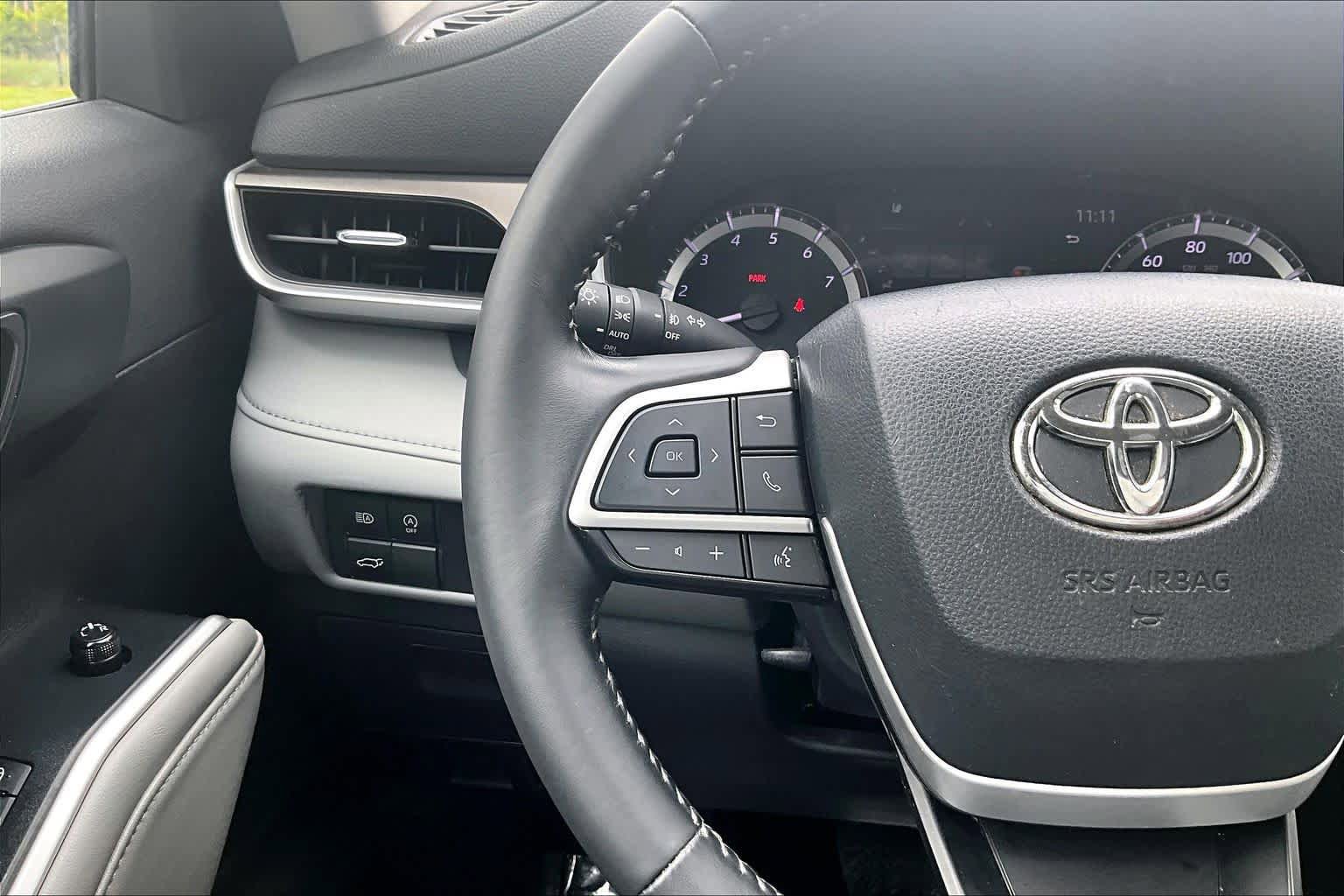 Used 2023 Toyota Highlander XLE AWD/4WD image 24