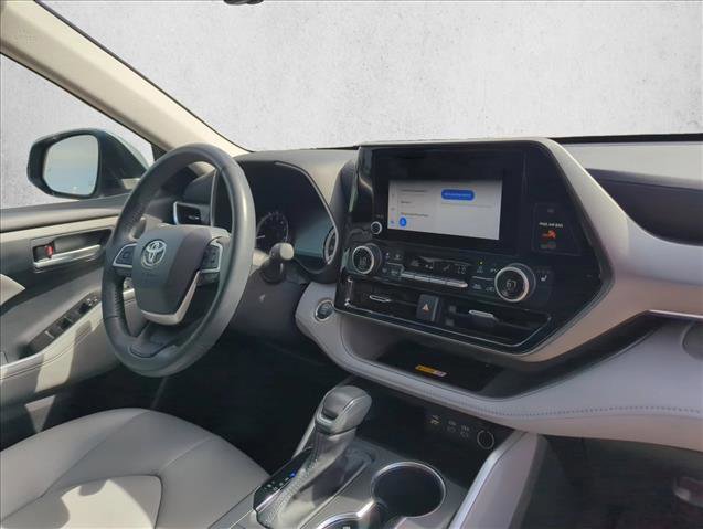 Used 2023 Toyota Highlander XLE image 23