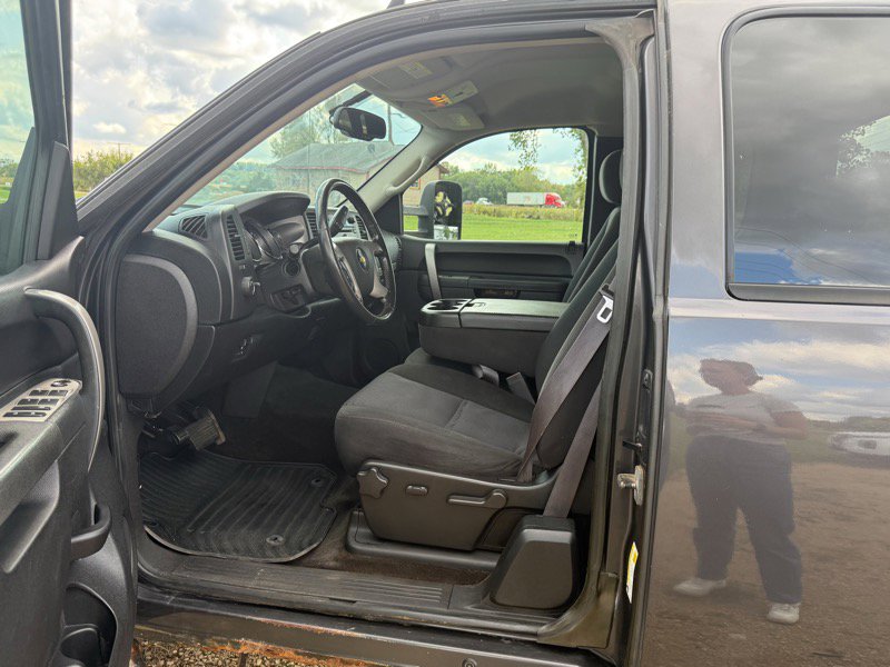Used 2011 Chevrolet Silverado 3500 LT w/ Interior Plus Package image 32