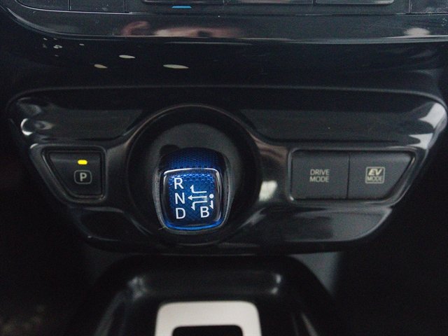 Used 2016 Toyota Prius Four w/ Advanced Technology Package FWD image 25