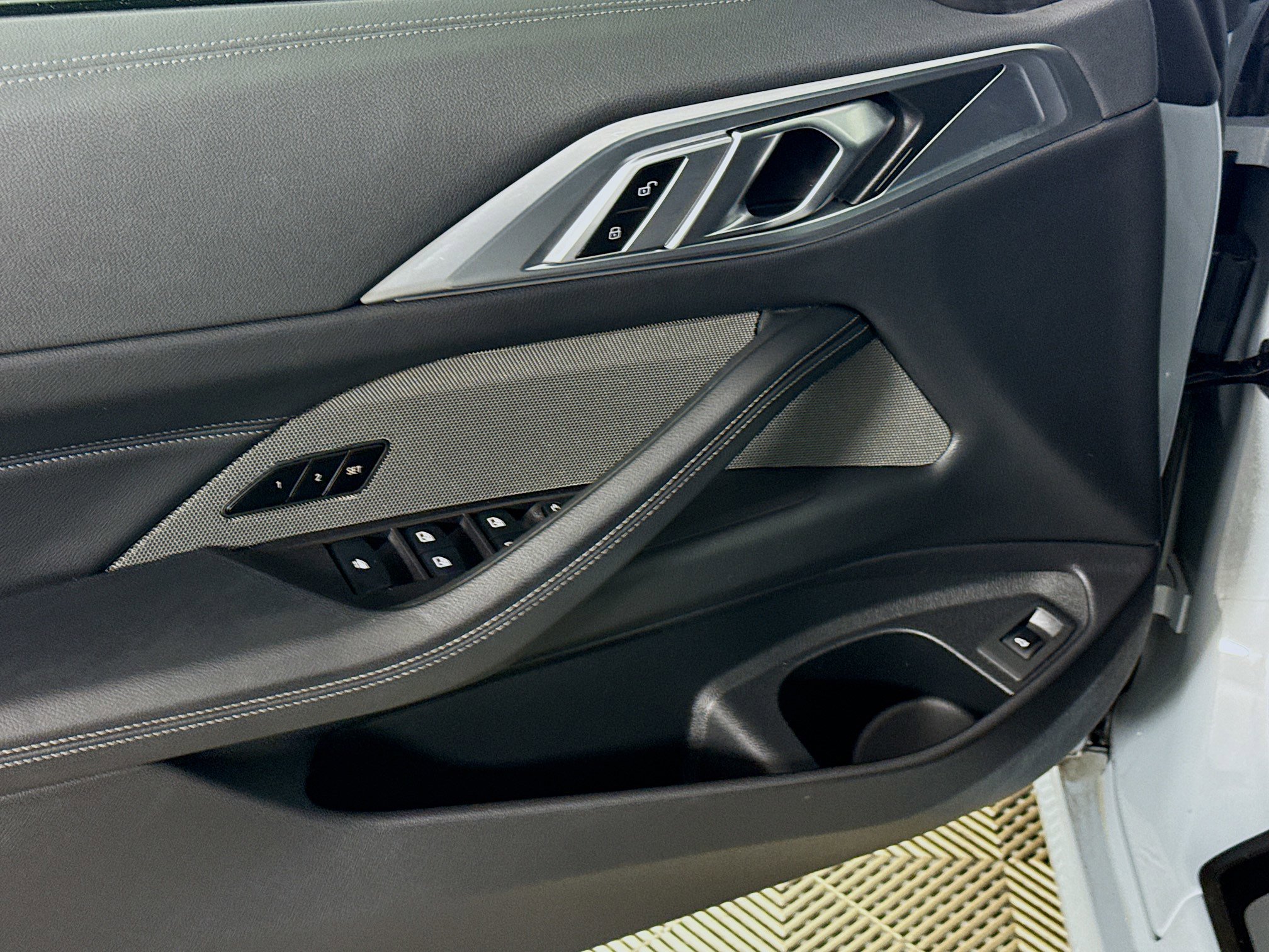 Used 2024 BMW M440i Convertible image 24