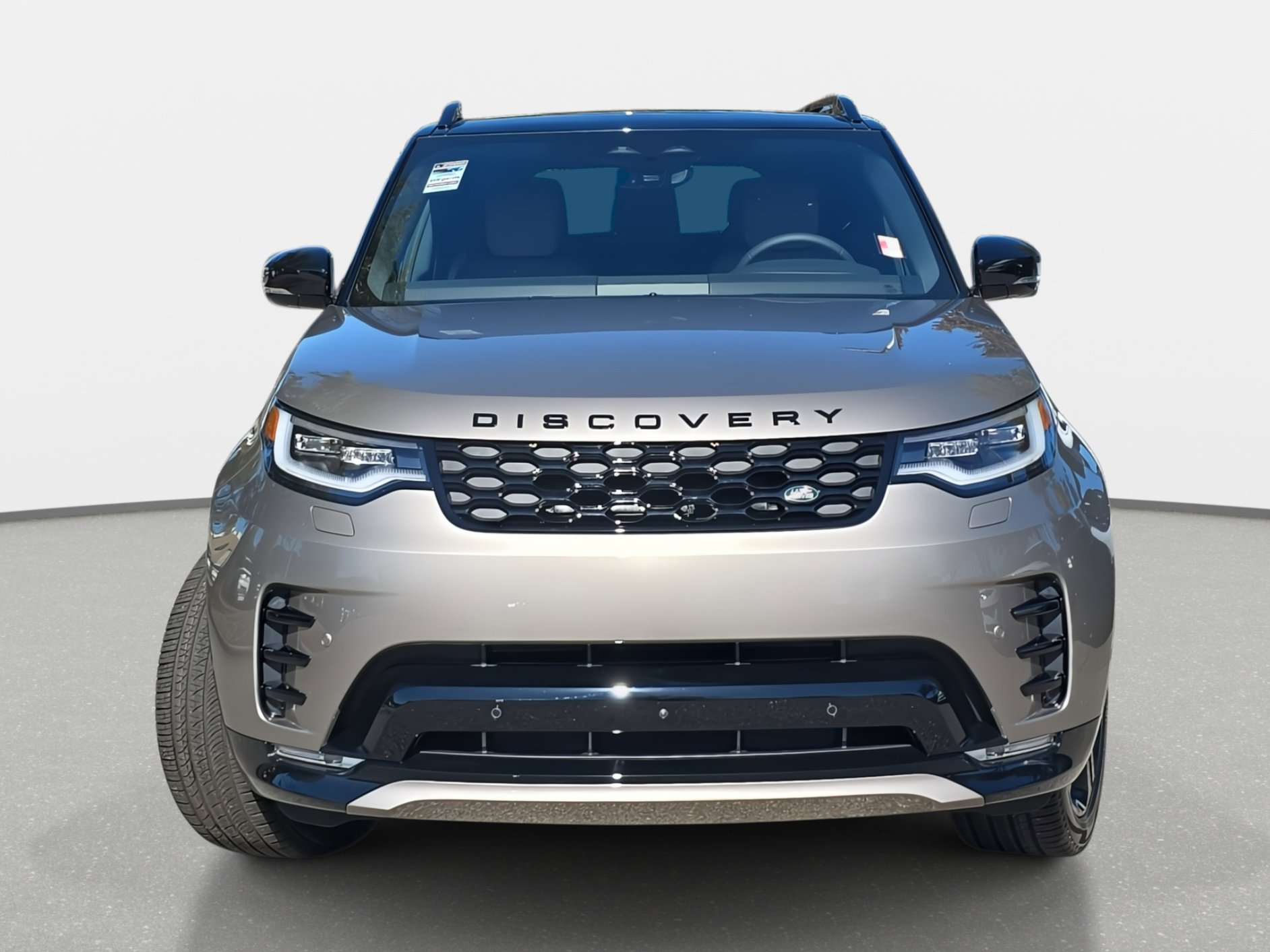 New 2026 Land Rover Discovery Dynamic SE image 2