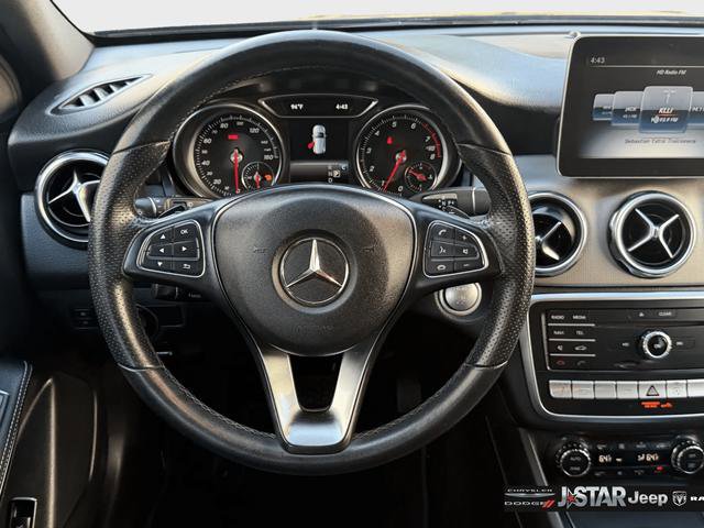 Used 2020 Mercedes-Benz GLA 250 4MATIC w/ Premium Package image 17