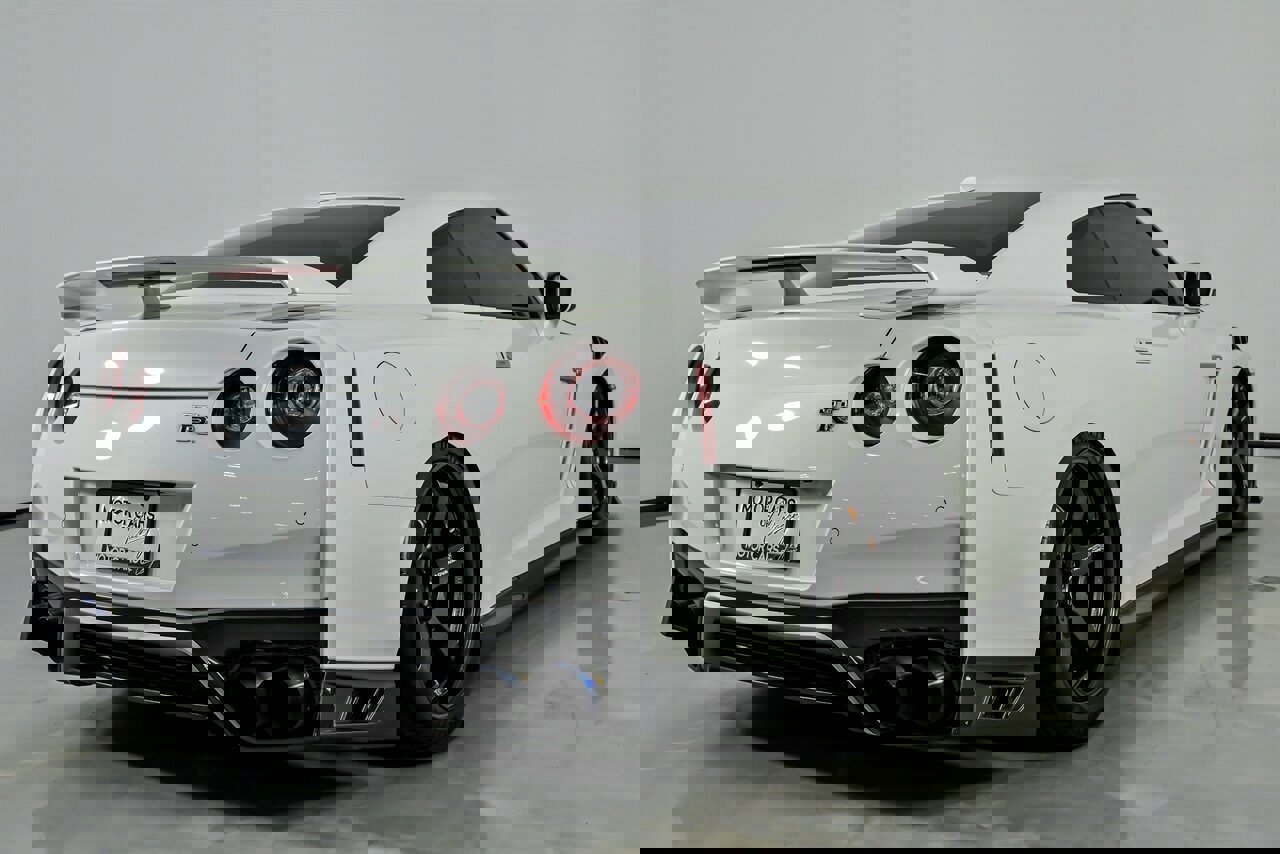 Used 2019 Nissan GT-R Premium w/ Premium Interior Package image 13