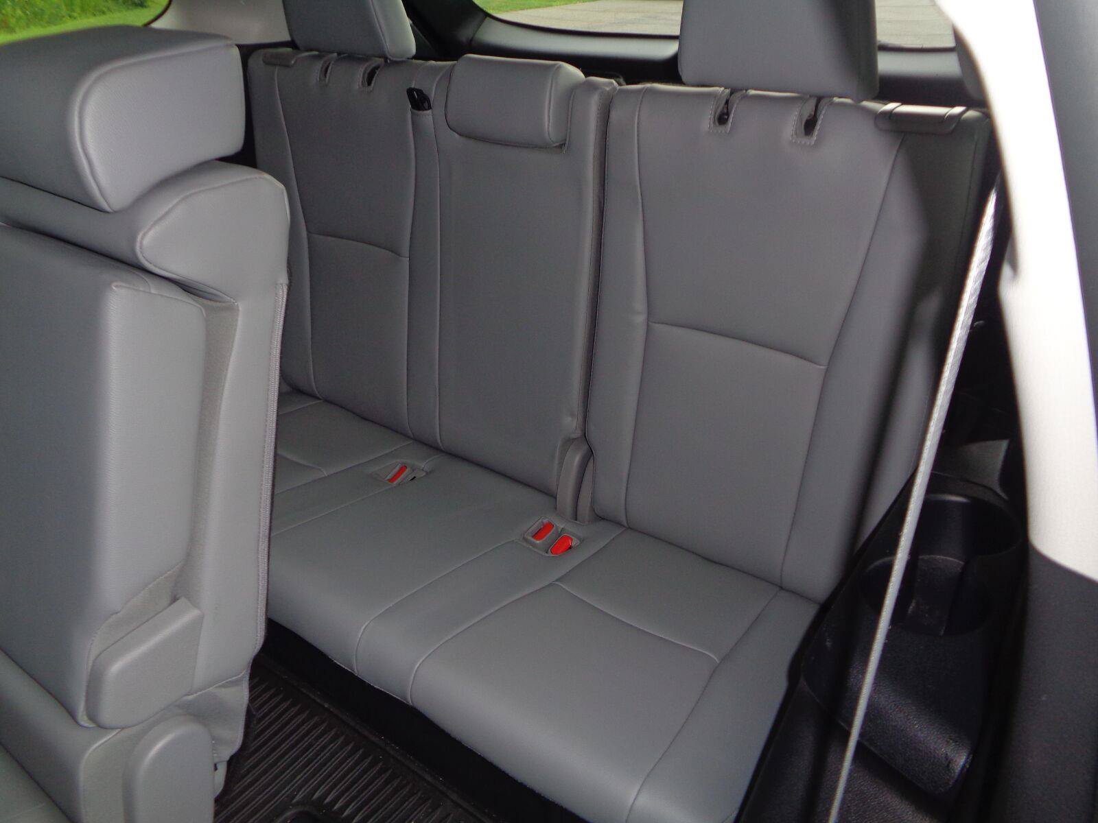 Used 2022 Toyota Highlander XLE AWD/4WD image 19