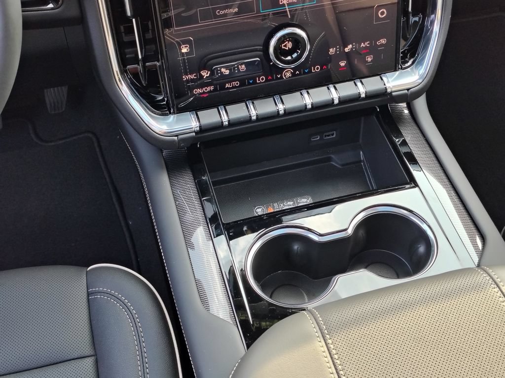 New 2026 GMC Yukon XL Elevation w/ LPO, Elevation Black Package AWD/4WD image 46
