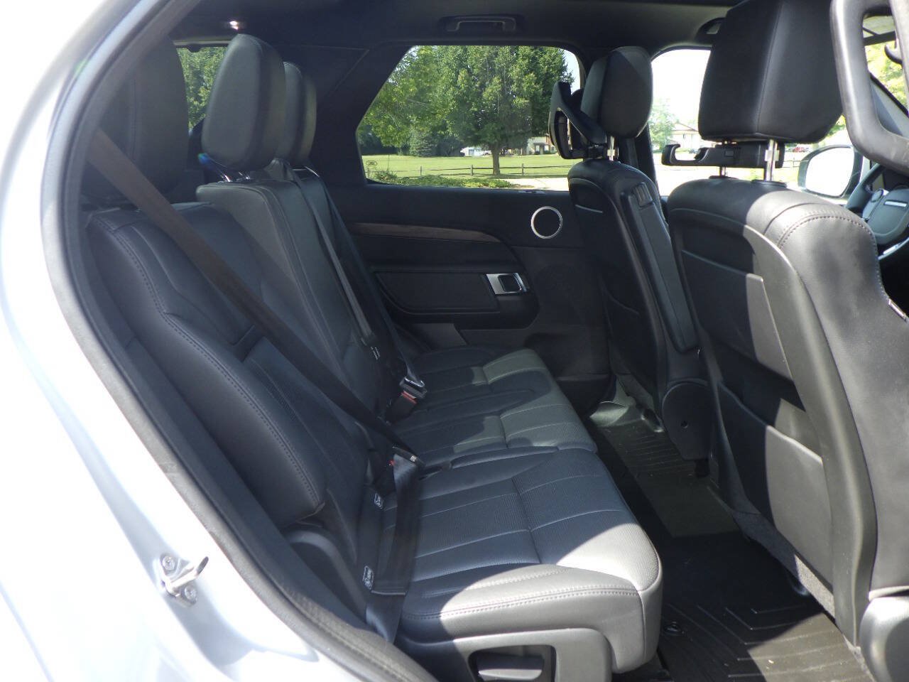 Used 2019 Land Rover Discovery HSE AWD/4WD image 19