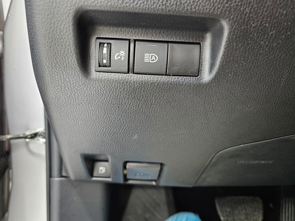 Used 2024 Toyota RAV4 XLE image 18