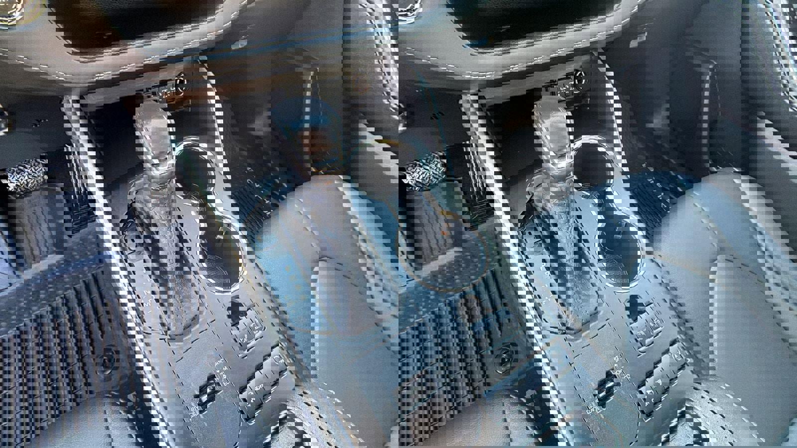 Used 2020 Toyota Highlander XLE image 30