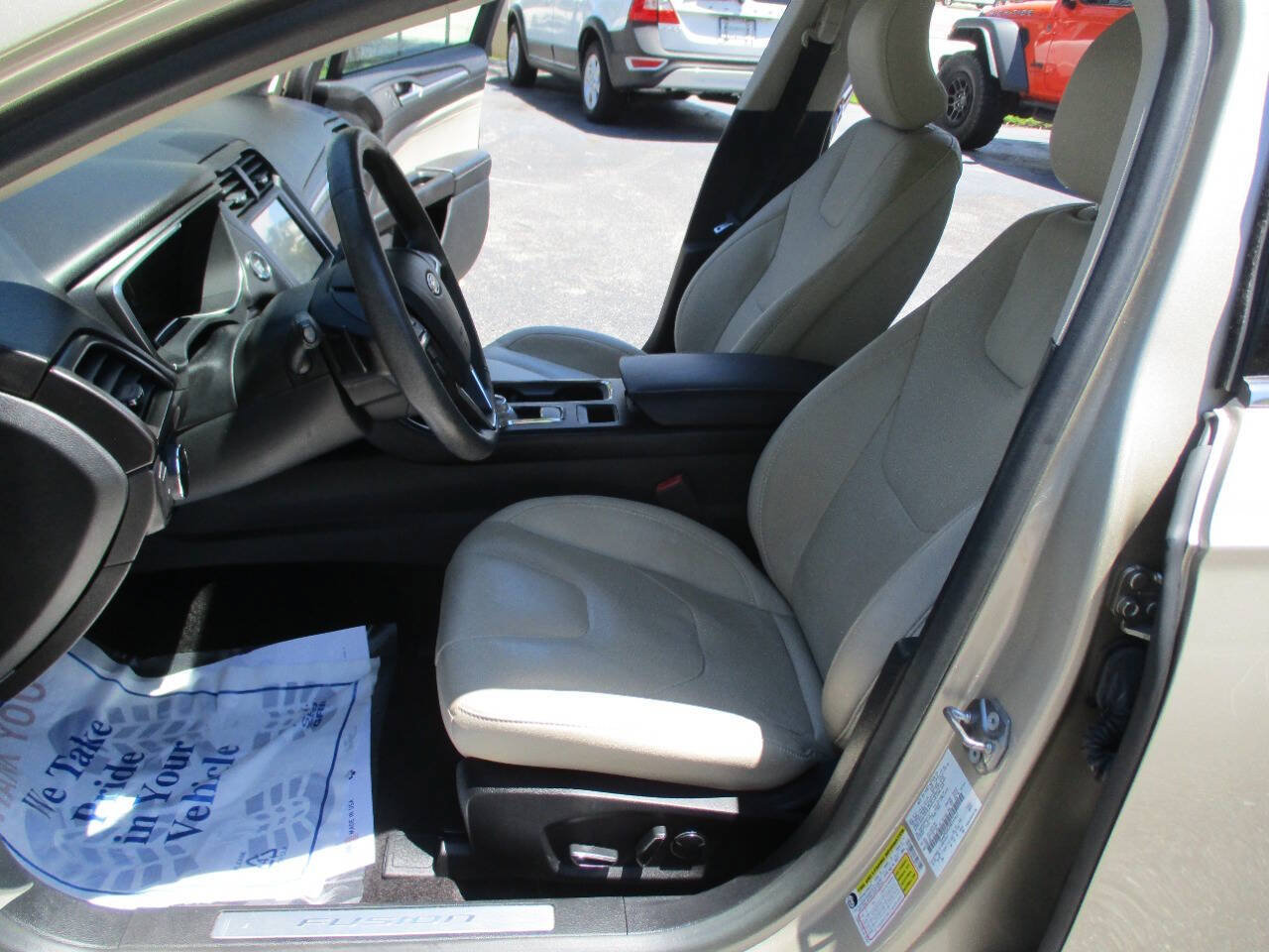 Used 2017 Ford Fusion Titanium AWD/4WD image 9