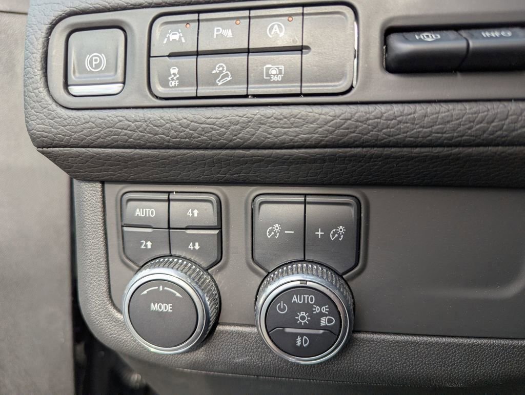 Used 2023 GMC Yukon Denali AWD/4WD image 22