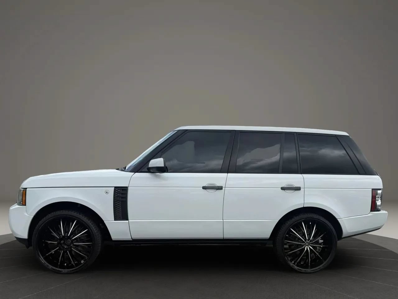 Used 2011 Land Rover Range Rover HSE AWD/4WD image 4