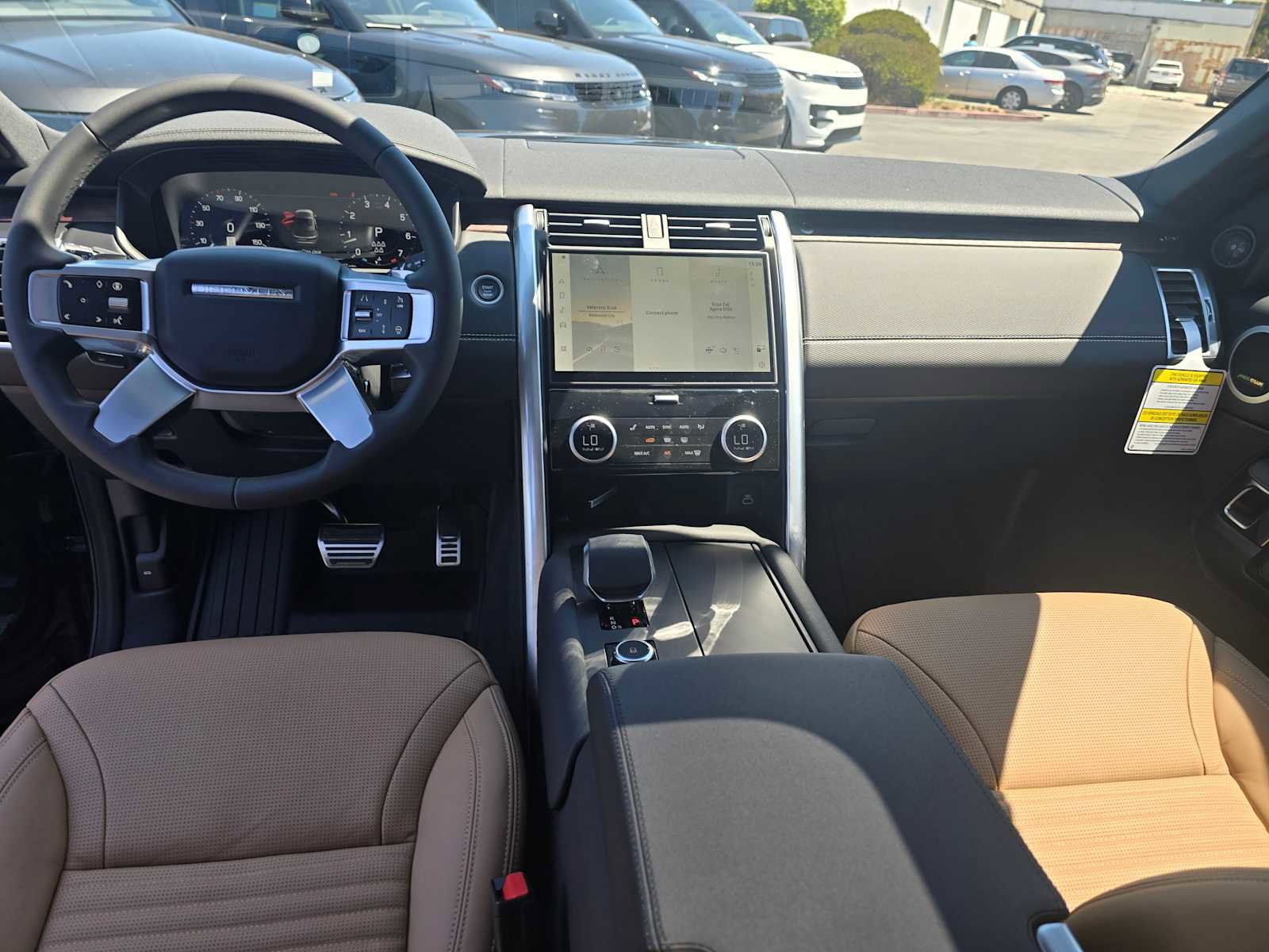New 2025 Land Rover Discovery Dynamic SE image 23
