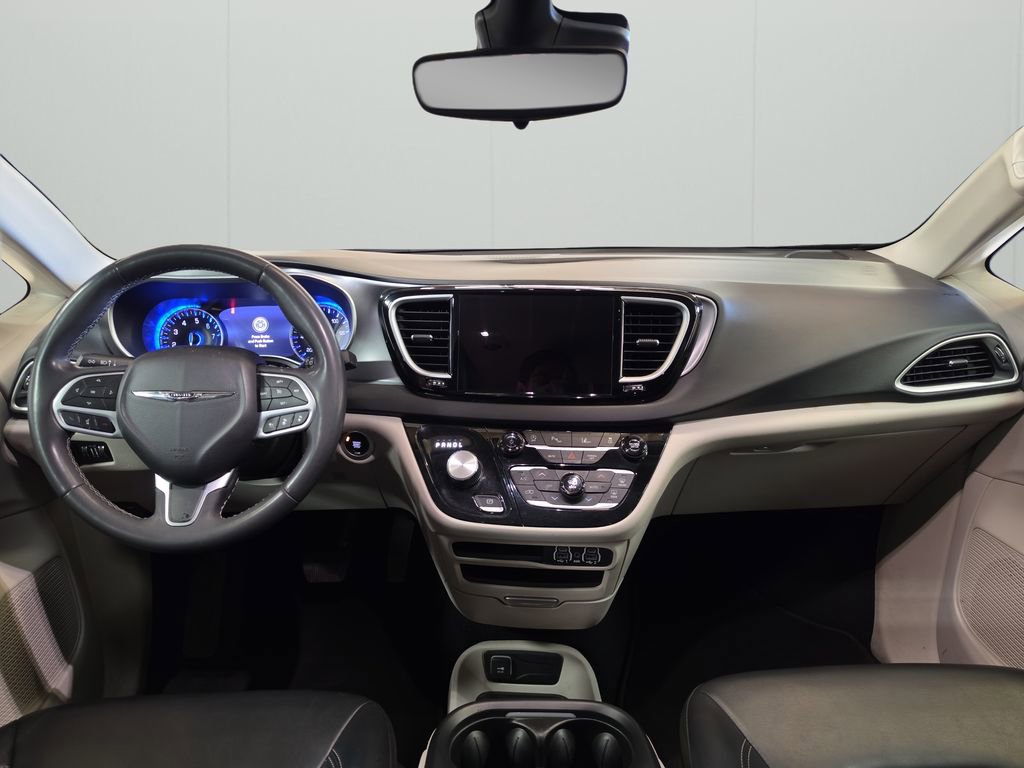 Certified 2023 Chrysler Pacifica Touring-L image 18