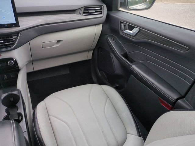 Used 2025 Ford Escape SE w/ PHEV Premium Package image 18