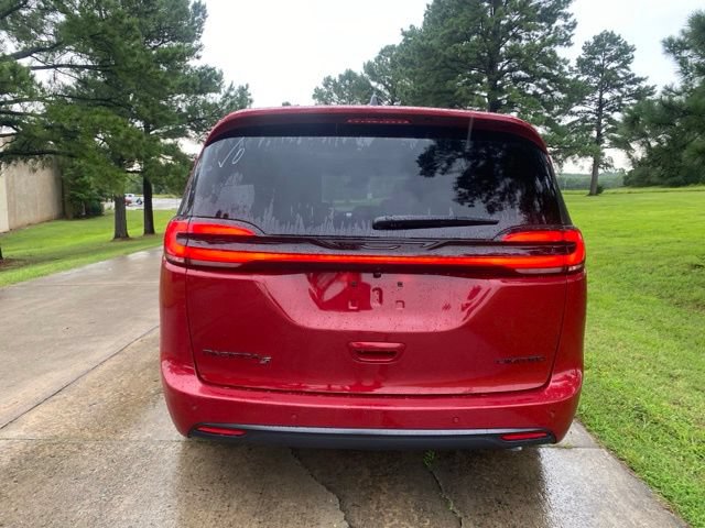 New 2027 Chrysler Pacifica Limited w/ S Appearance Package FWD image 10