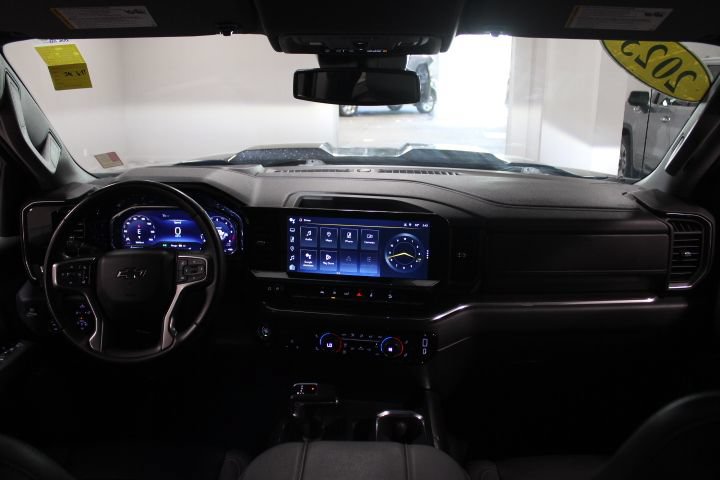 Used 2023 Chevrolet Silverado 1500 LT Trail Boss w/ Convenience Package II AWD/4WD image 2