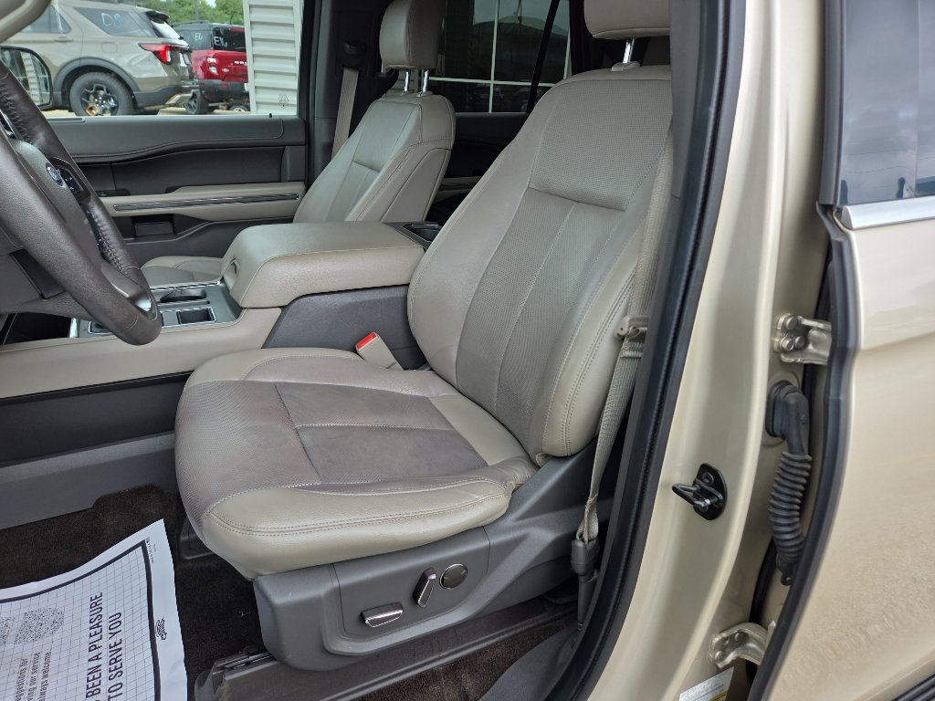 Used 2018 Ford Expedition XLT w/ Equipment Group 202A RWD image 26