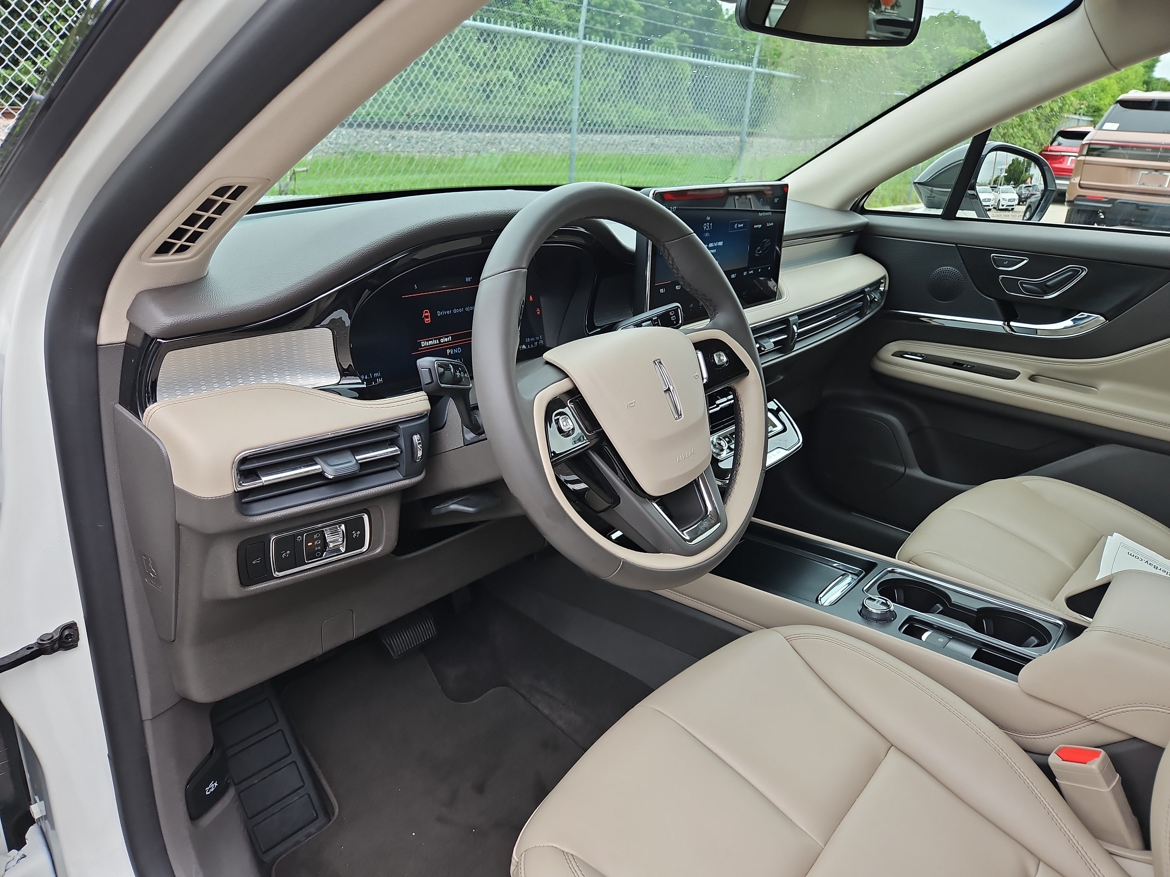 Used 2024 Lincoln Corsair FWD image 11